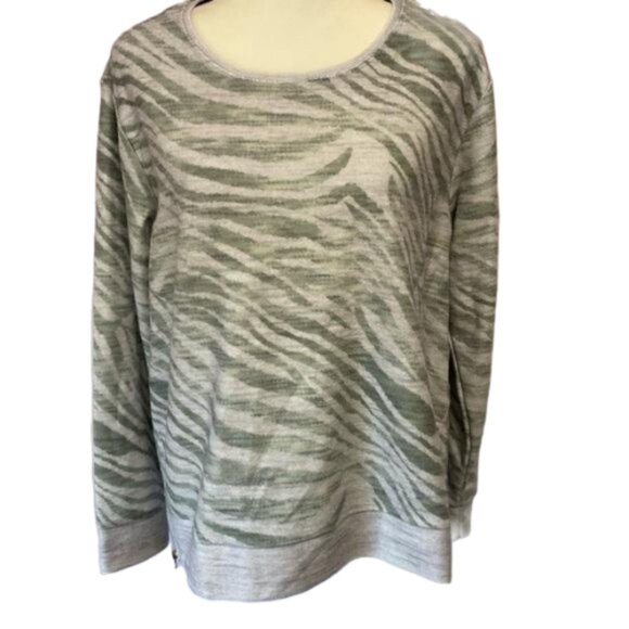 NWT CATO Green/Gray Animal Print Pullover Crew Sweatshirt Size M #0941 - Picture 1 of 11